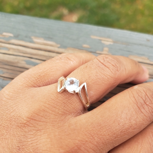 925 stamped sterling silver ring with blue topaz stone - Picture 2 of 5